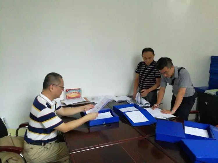 龍華區(qū)脫貧攻堅大比武臺賬專項督導(dǎo)組一行到新坡鎮(zhèn)、遵譚鎮(zhèn)檢查指