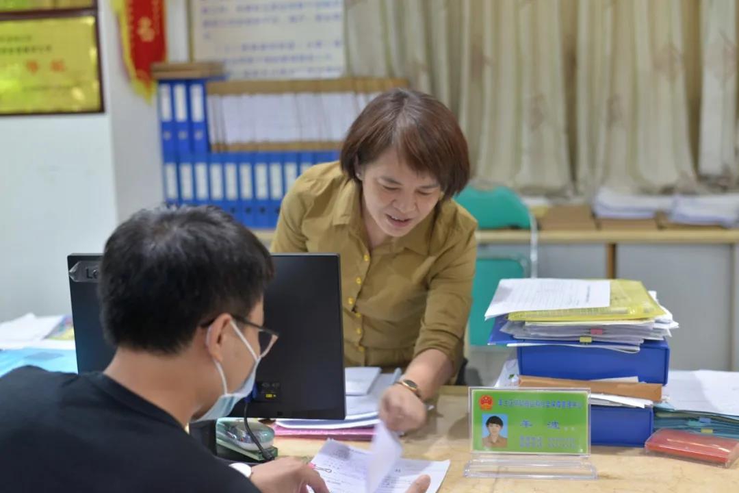 織密工作網(wǎng) 甘當(dāng)好“紅娘” ——美蘭區(qū)勞動(dòng)就業(yè)和社會(huì)保障管理