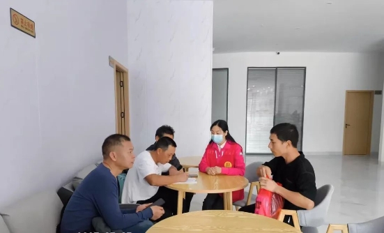 就業(yè)服務(wù)零距離 “春風(fēng)行動(dòng)”暖人心 海口秀英街道驛站助力農(nóng)民